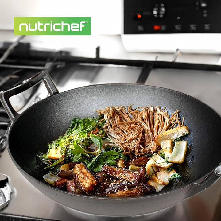 NutriChef Wokpfanne- Ø 30cm, Vorgewürztes- Wok Induktion- mit Holzdeckel | Gusseisenpfanne, Ideal zu