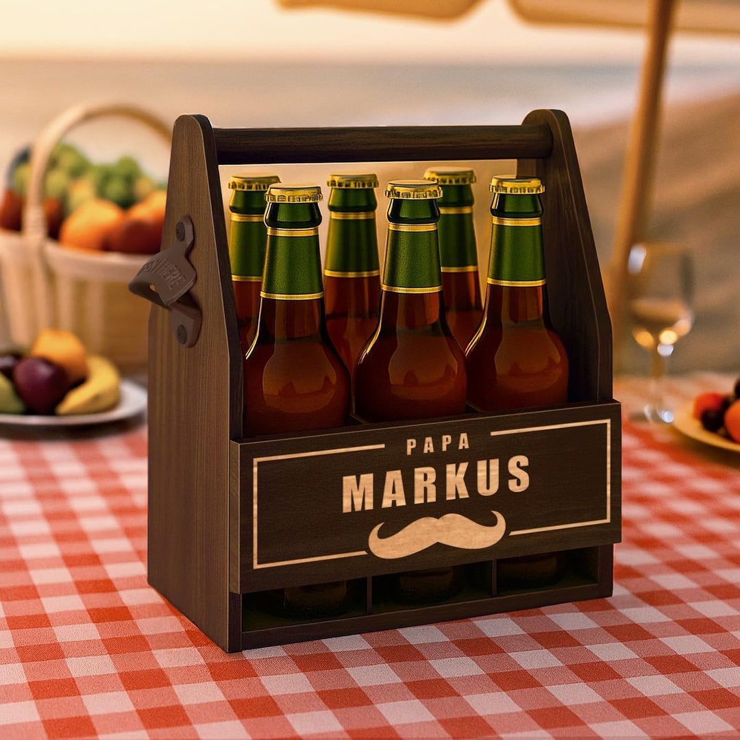 Maverton Bierträger für 6 Flaschen 0,5L + Gravur - Männerhandtasche mit Flaschenöffner - Grösse: 25x