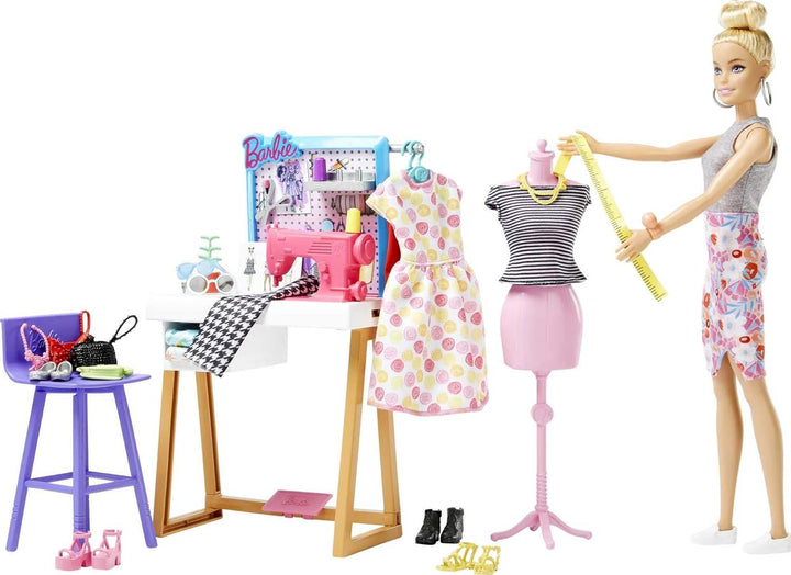Barbie HDY90 - Modedesigner-Puppe (30,40 cm) & Studio, 25+ Design- und Modezubehör, Design-Schreibti