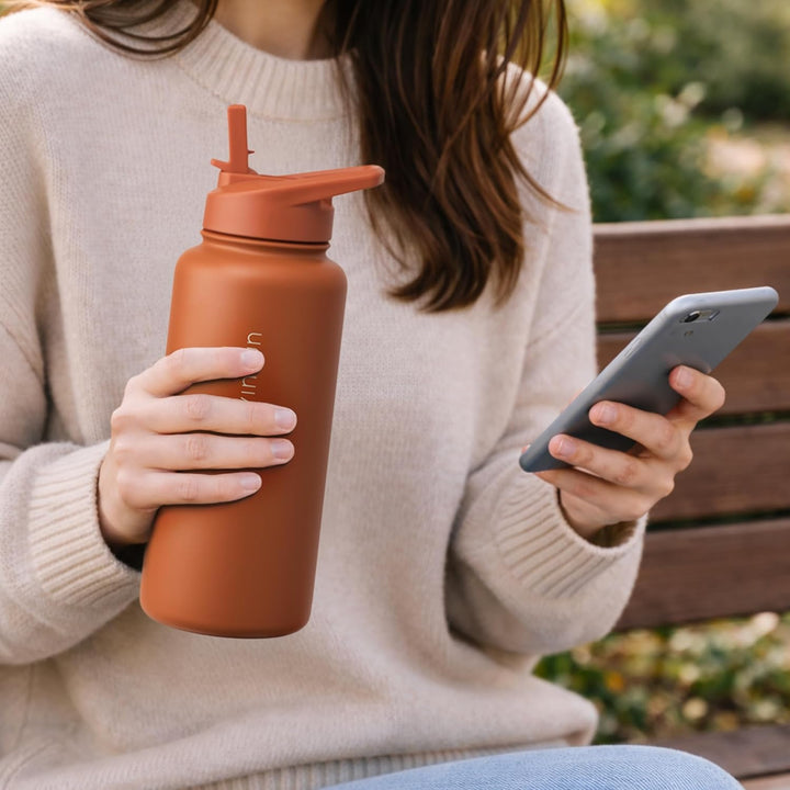 Vinsun Trinkflasche Edelstahl taupe 1L - auslaufsicher, Kohlensäure geeignet, BPA frei - Strohhalm,