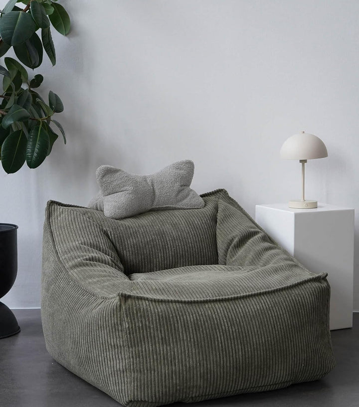 mokebo 'Der Leseknochen' Lesekissen aus weichen Bouclé-Stoff, ergonomisches Nackenkissen aus gemütli
