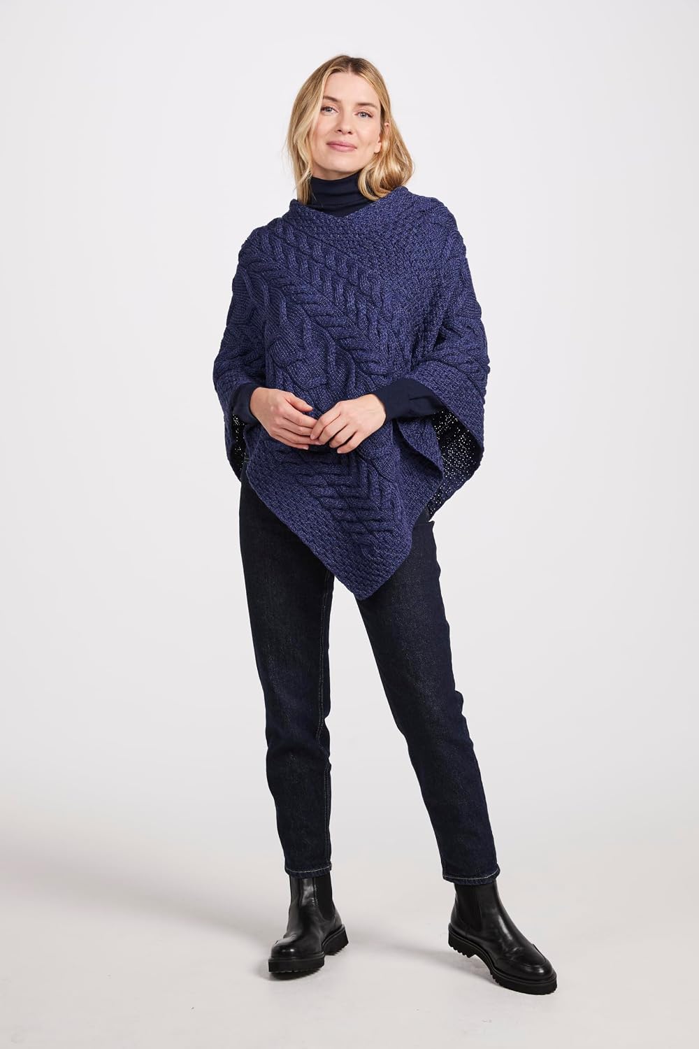 Aran Woollen Mills Superweicher Stilvoll Poncho aus 100% Merinowolle Einheitsgrösse Blau, Einheitsgr