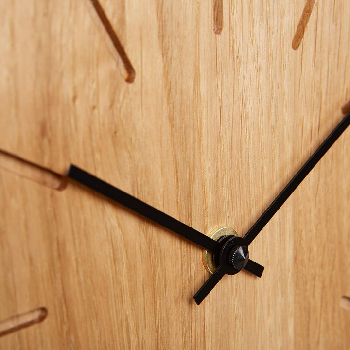 Natuhr Funkuhr Wanduhr Tischuhr Holz - Beam - geräuscharm Massivholz modern Design 17 x 17 cm (Eiche