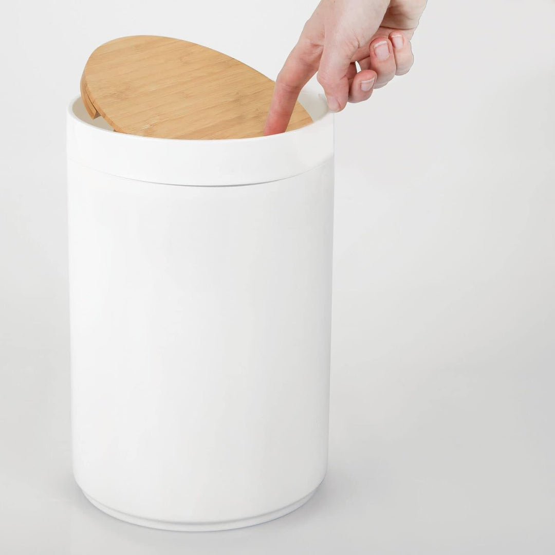 mDesign praktischer Mülleimer Küche - moderner Abfalleimer aus Bambus und Kunststoff für Bad, Büro u