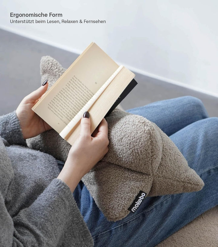 mokebo Lesekissen aus weichen Bouclé-Stoff 'Der Leseknochen', ergonomisches Nackenkissen aus gemütli