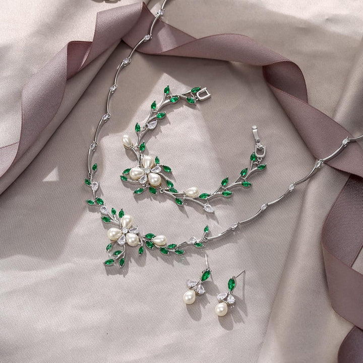 EVER FAITH Zirkon Simulierte Perle Blume Blatt Filigrane Halskette Ohrringe Armband Set Klar Grüne S