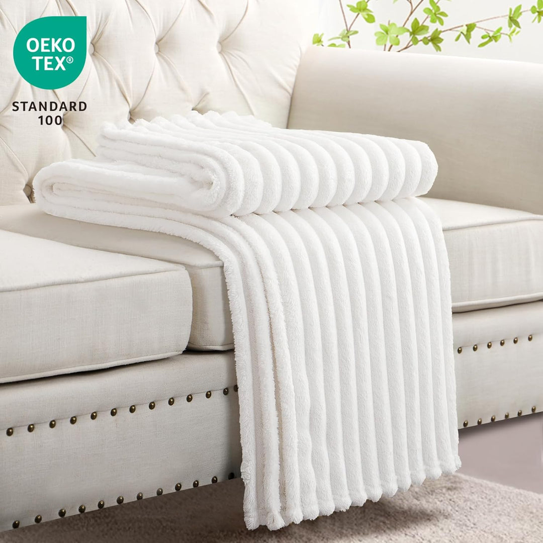 RUIKASI Kuscheldecke Flauschig Decke Weiss - 150x200cm Fleecedecke Sofadecke Couchdecke für Wohnzimm