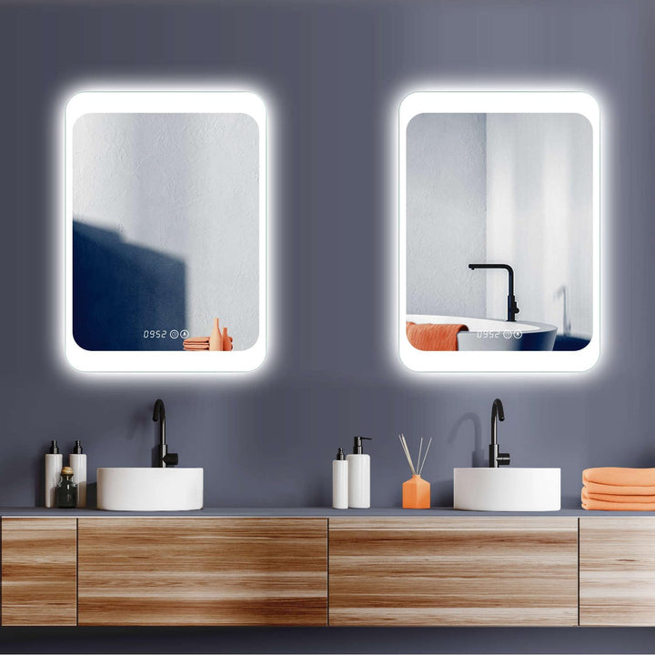 HOKO® LED Badspiegel mit digitaler Uhr, Detmold 60x80cm, Badezimmerspiegel mit Uhr, Energieklasse A+