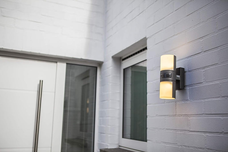 LUTEC LED Aussenwandleuchte CYRA mit Bewegungsmelder, moderne Aussenlampe, Wandlampe aus Aluminium i