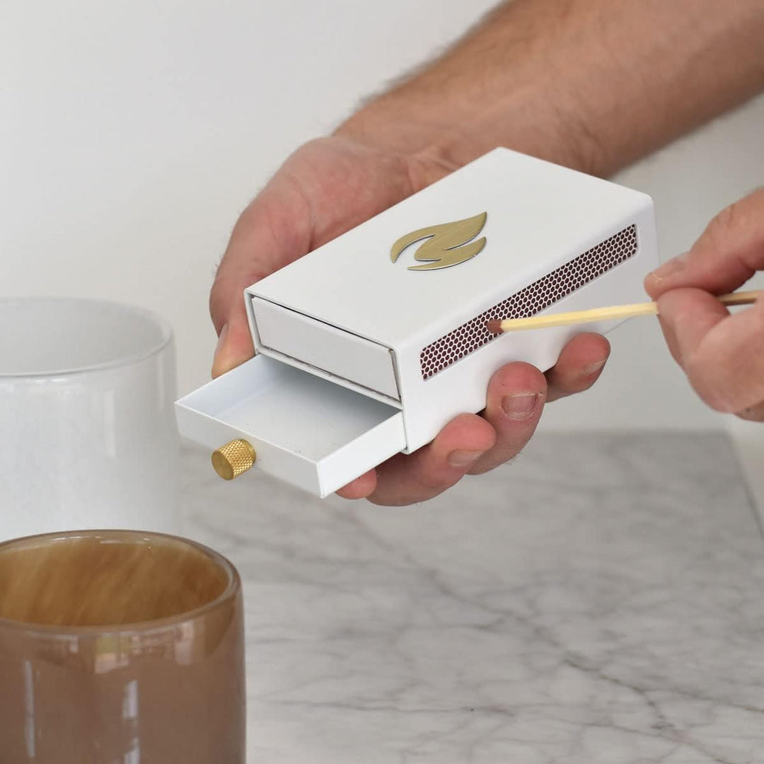 Nordic Flame Design Streichholzschachtel aus pulverbeschichtetem Stahl mit 50 Langen Streichhölzern