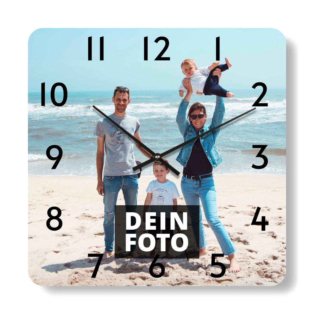 PhotoFancy® - Uhr mit Foto Bedrucken - Quadratische Fotouhr aus Kunststoff - Wanduhr mit eigenem Mot