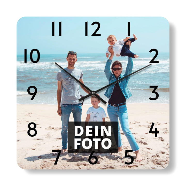 PhotoFancy® - Uhr mit Foto Bedrucken - Quadratische Fotouhr aus Kunststoff - Wanduhr mit eigenem Mot