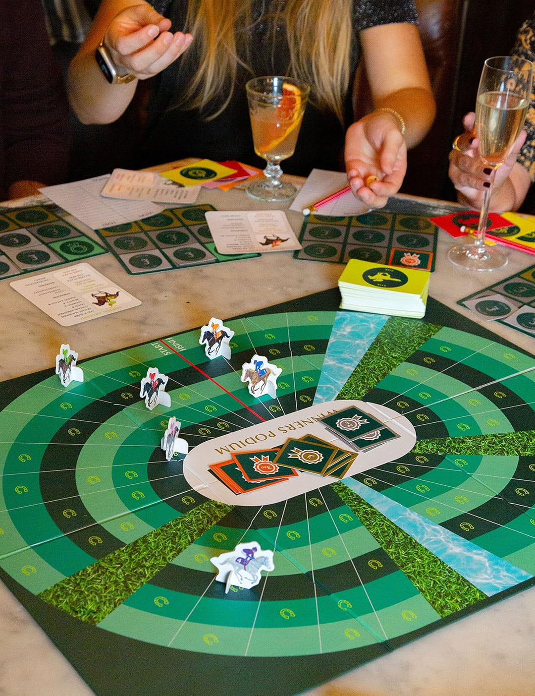 Talking Tables Pferderennen-Brettspiel für Familienspieleabend | Reitjockey, Alter 14+, Geburtstag