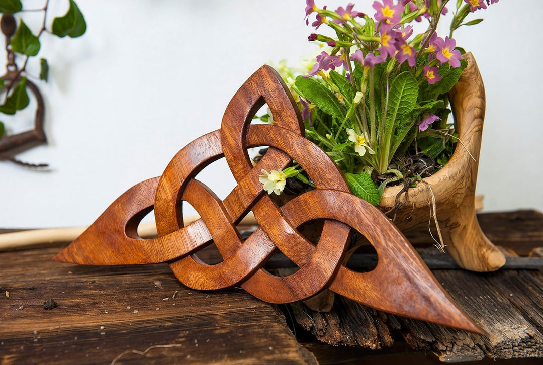 Windalf Handgearbeitetes Rustikales Holzbild Keltischer Knoten DIATHAN 35 cm Holzornament Wandbild S