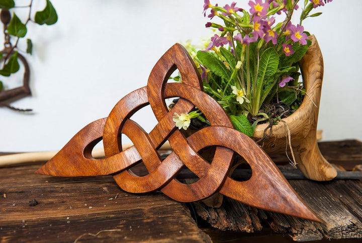 Windalf Handgearbeitetes Rustikales Holzbild Keltischer Knoten DIATHAN 35 cm Holzornament Wandbild S