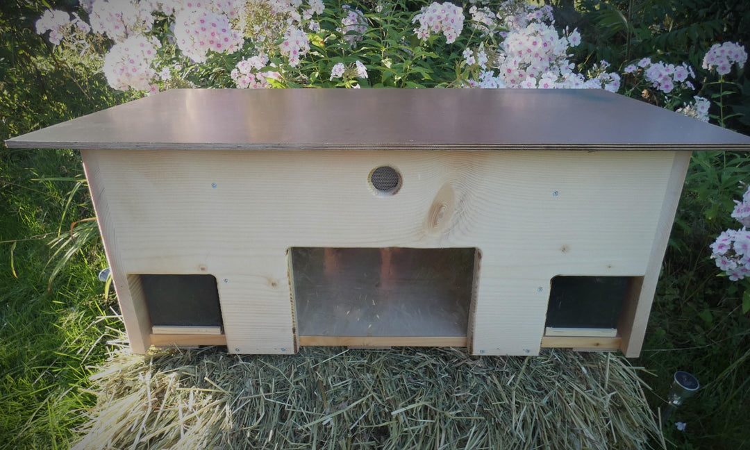 Igelfutterhaus mit Beobachtungsfenster 80cm x 40cm x 32cm Igelhotel 18mm Vollholz Witterungsbeständi
