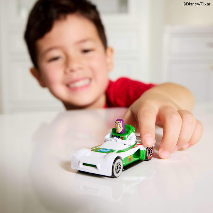 Hot Wheels Spielzeugauto, Disney Pixar Hi-Tech Buzz Lightyear Starter und Transporter mit Die-Cast S