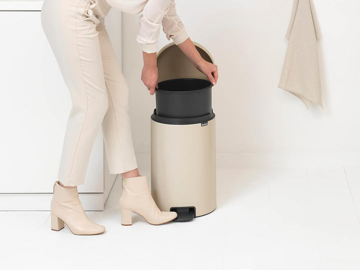 Brabantia - NewIcon Treteimer 20L - Medium Abfalleimer für Küche oder Schlafzimmer - Sanft Schliesse