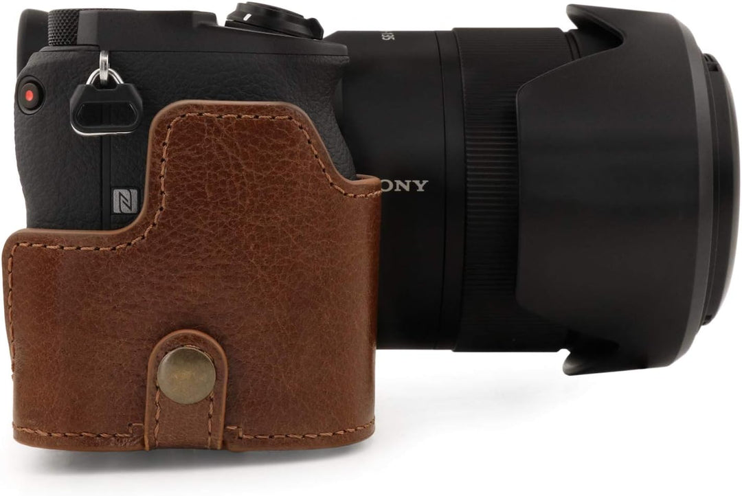 MegaGear Ever Ready Echtleder Kameratasche mit Trageriemen kompatibel mit Sony Alpha A6600 Dunkelbra