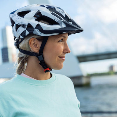 ABUS Stadthelm Aduro 2.0 - Allround-Fahrradhelm mit Licht - in sportivem Design für den Stadtverkehr