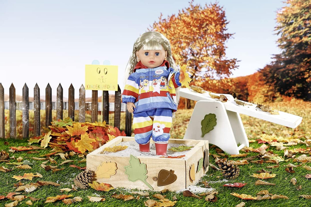 BABY born Kindergarten Set Matschhose, Puppenoutfit mit Jacke, Hose und Stiefeln, passt 36 cm Puppen