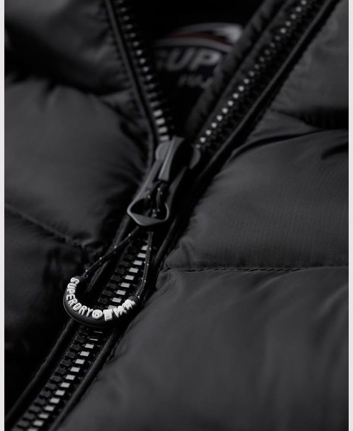 Superdry Damen Kapuzenjacke mit Fuji-polsterung Jacke, Schwarz