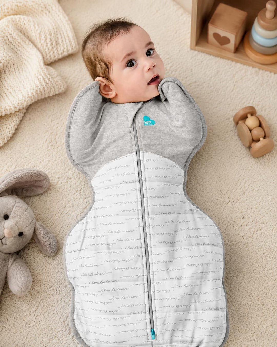 Love To Dream Übergang Pucksack Lite, Baby Schlafsack, Ideal für warme Temperaturen 24-27°C, Arme ho