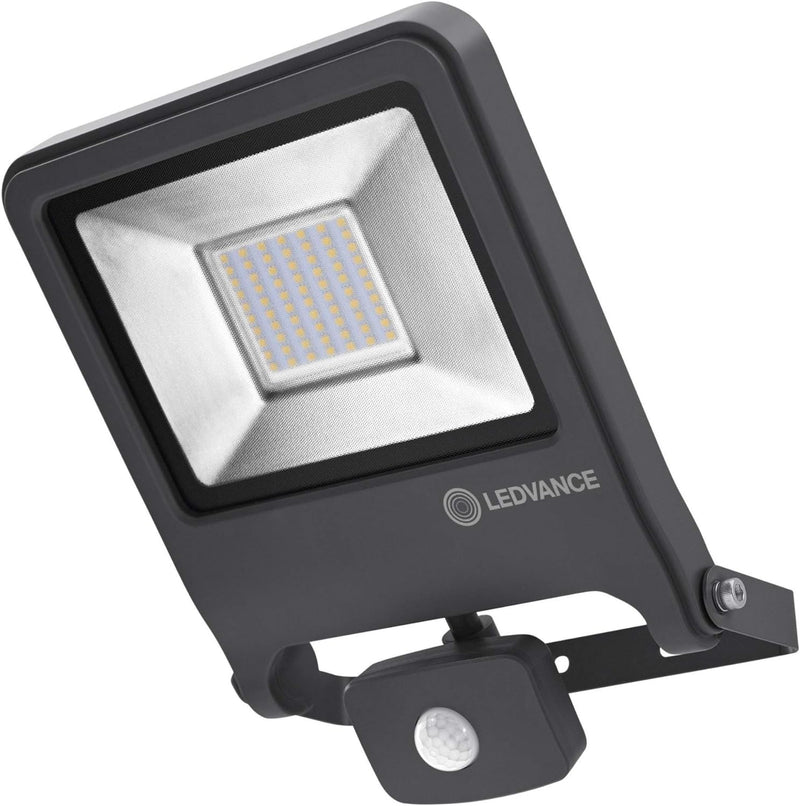 LEDVANCE LED Fluter, Leuchte für Aussenanwendungen, Kaltweiss, Integrierter Tageslicht- und Bewegung