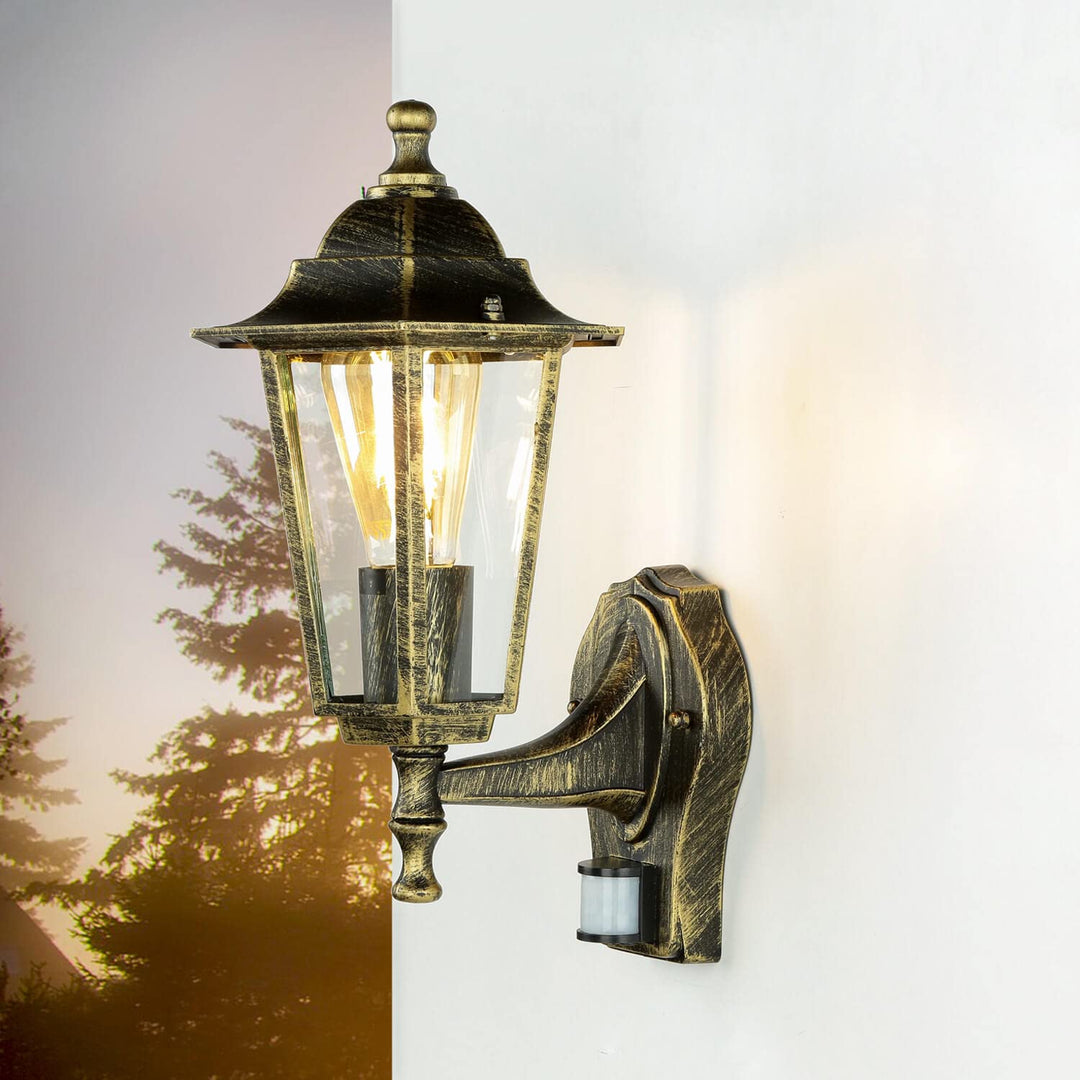 Licht-Erlebnisse Aussenwandleuchte mit Bewegungsmelder Glas Aluminium in Gold Antik IP44 Balkon B:17