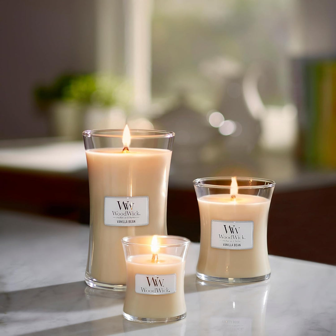 WoodWick mittelgrosse Duftkerze im Sanduhrglas mit knisterndem Docht, Vanilla Bean, Brenndauer bis z