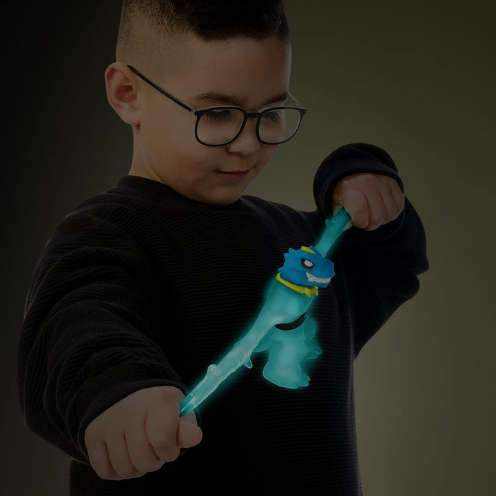 Heroes of Goo Jit Zu Glow Shifters Versus-Packung mit 2 super Stretchy Figuren: Tyro vs Rock Jaw; mi