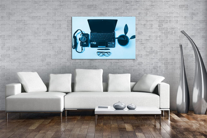 deyoli ausgestatteter Arbeitsplatz im Büro Format 80x60 Effekt: Monocrome Blau als Leinwandbild, Mot