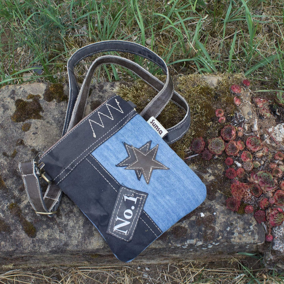 Sunsa Damen kleine Umhängetasche. Nachhaltige Tasche aus recycelte Jeans &amp; Leder. Crossover bag in V