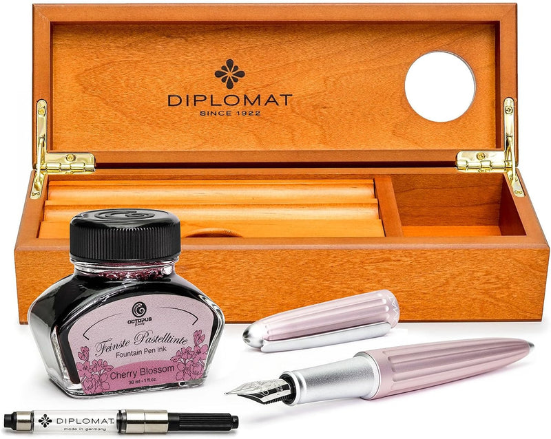 Diplomat Aero Füllhalter Set in antique rose mit Edelstahlfeder M und farblich perfekt passender Fül