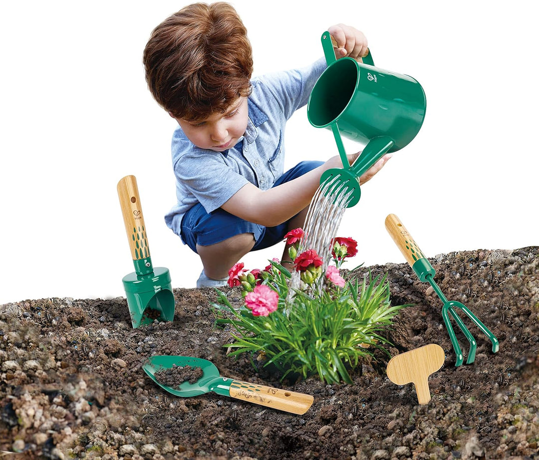 Hape Nature Fun Gartenwerkzeug-Set mit Giesskanne, Kelle, Harke und Schaufel, ab 4 Jahre