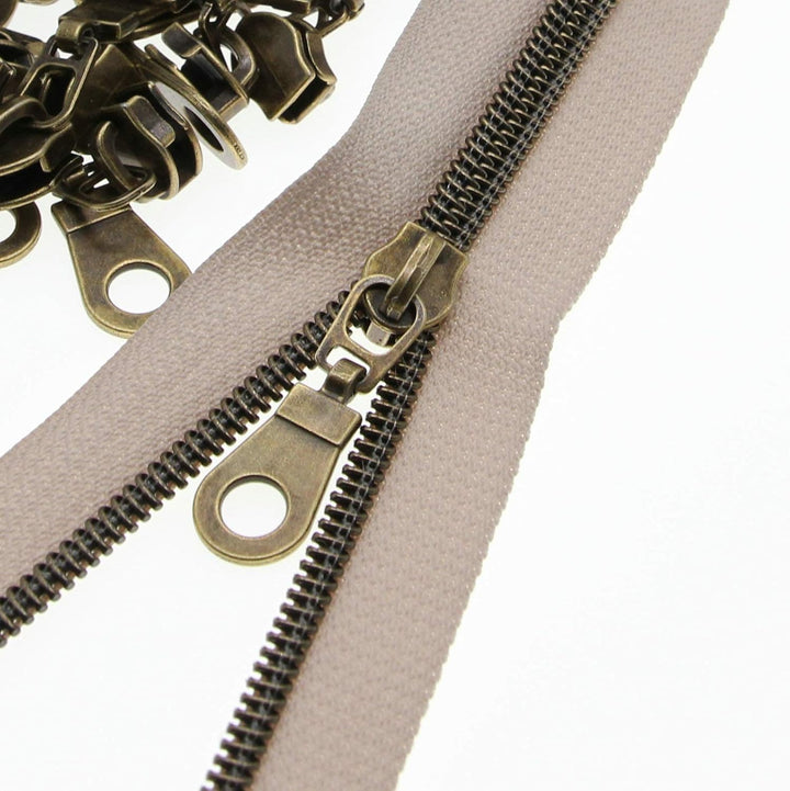 5# Metallische Nylonspulen-Reissverschlüsse 9.1m antikes Messing zähne Beige Band mit 25 Stück Schie