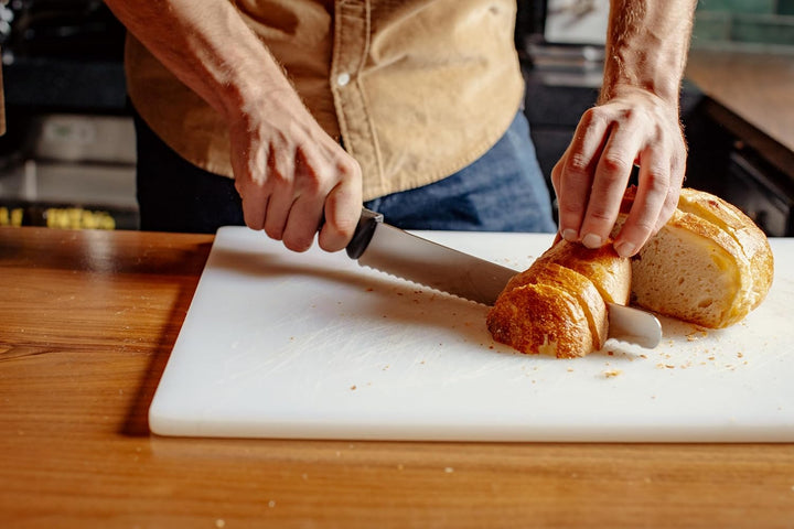 Mercer Culinary M23210 Millennia Wide Wavy Edge Bread Knife, 10-Inch, Black 10-Inch Wide Wavy Edge B