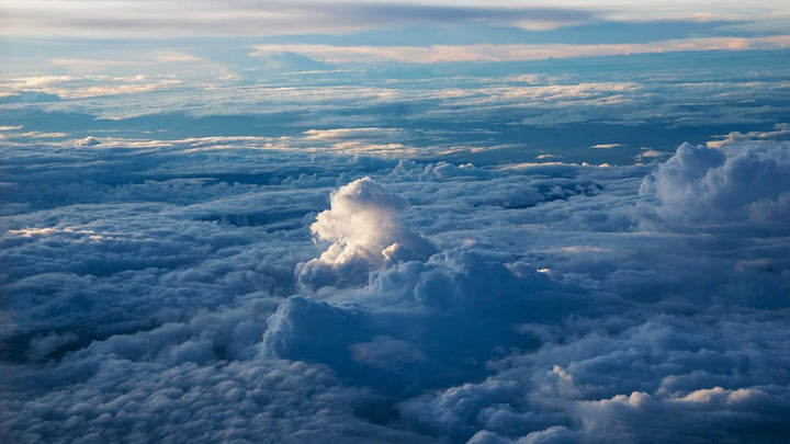 PilotsEYE.tv | HONGKONG | Cockpitmitflug B777-F | AeroLogic | "Typhoon warning" | Bonus: Best of Kai