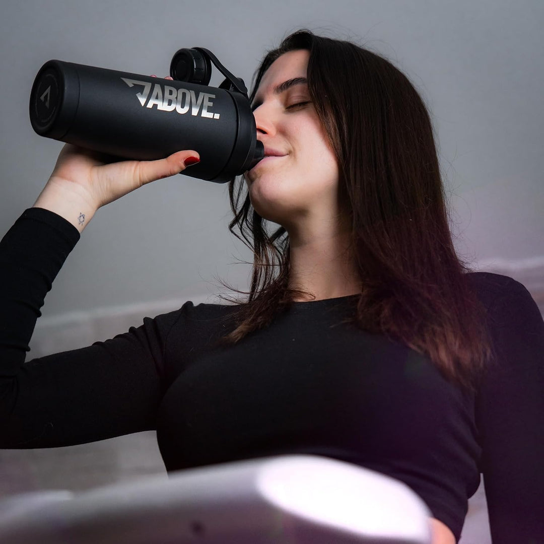 ABOVE. Protein Shaker Edelstahl 750ml, doppelwandig isoliert, Schwarz | Eiweissshaker hält 12h kalt/