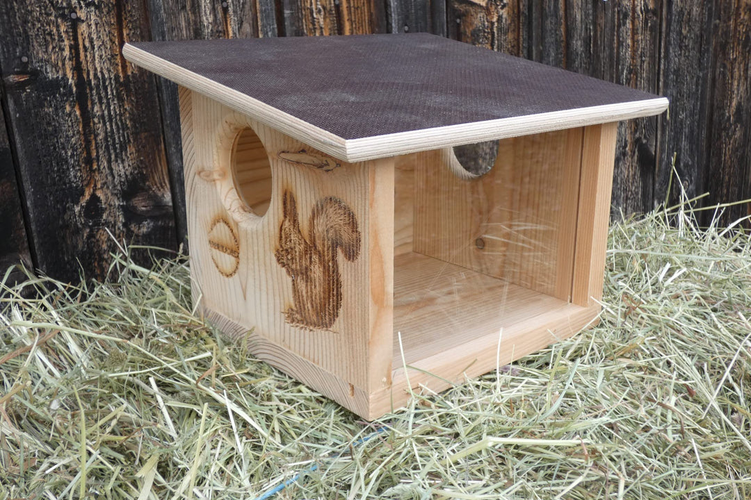 Eichhörnchen Futterhaus aus hochwertigem Lärchenholz, deutsches Qualitätsprodukt, von Hand gefertigt
