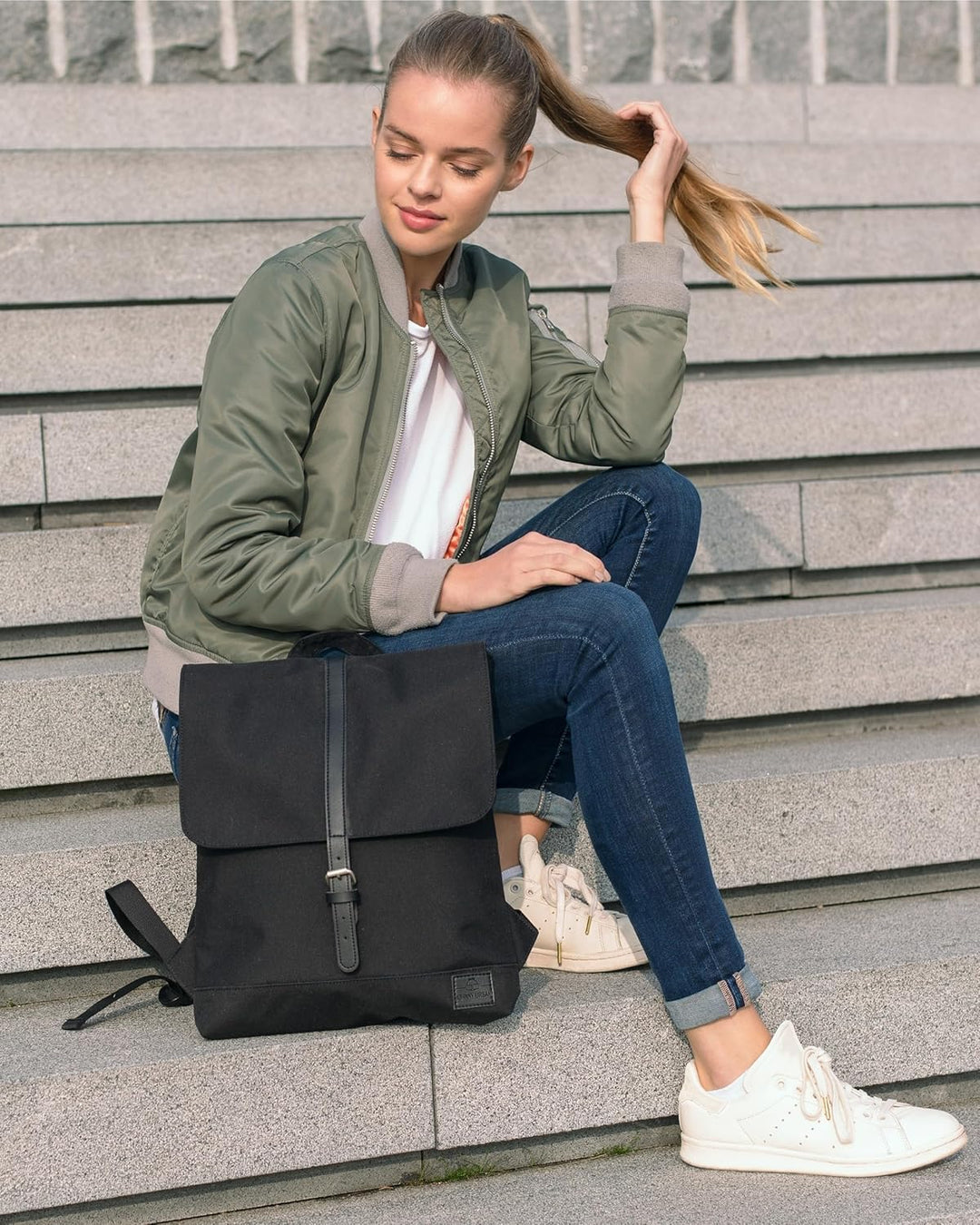 Johnny Urban Rucksack Damen - Mia - Schlanke Tasche mit Laptopfach - Aus Recyceltem PET - 7L - Wasse