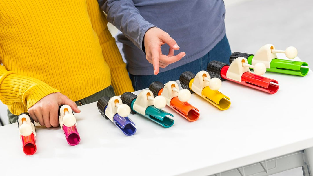 Betzold Handchimes in Boomwhackers®-Farben - farbige Klangstäbe Kinder Handglocken-Set chromatische