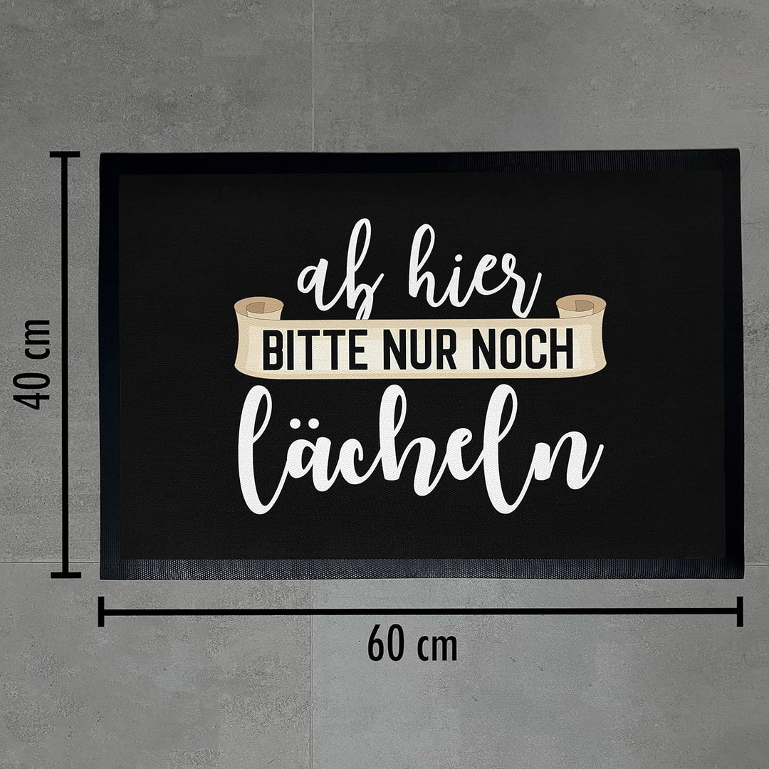 Trendation - Lustige Fussmatte mit Spruch Ab Hier Bitte Nur Noch Lächlen Willkommen Schmutzfangmatte