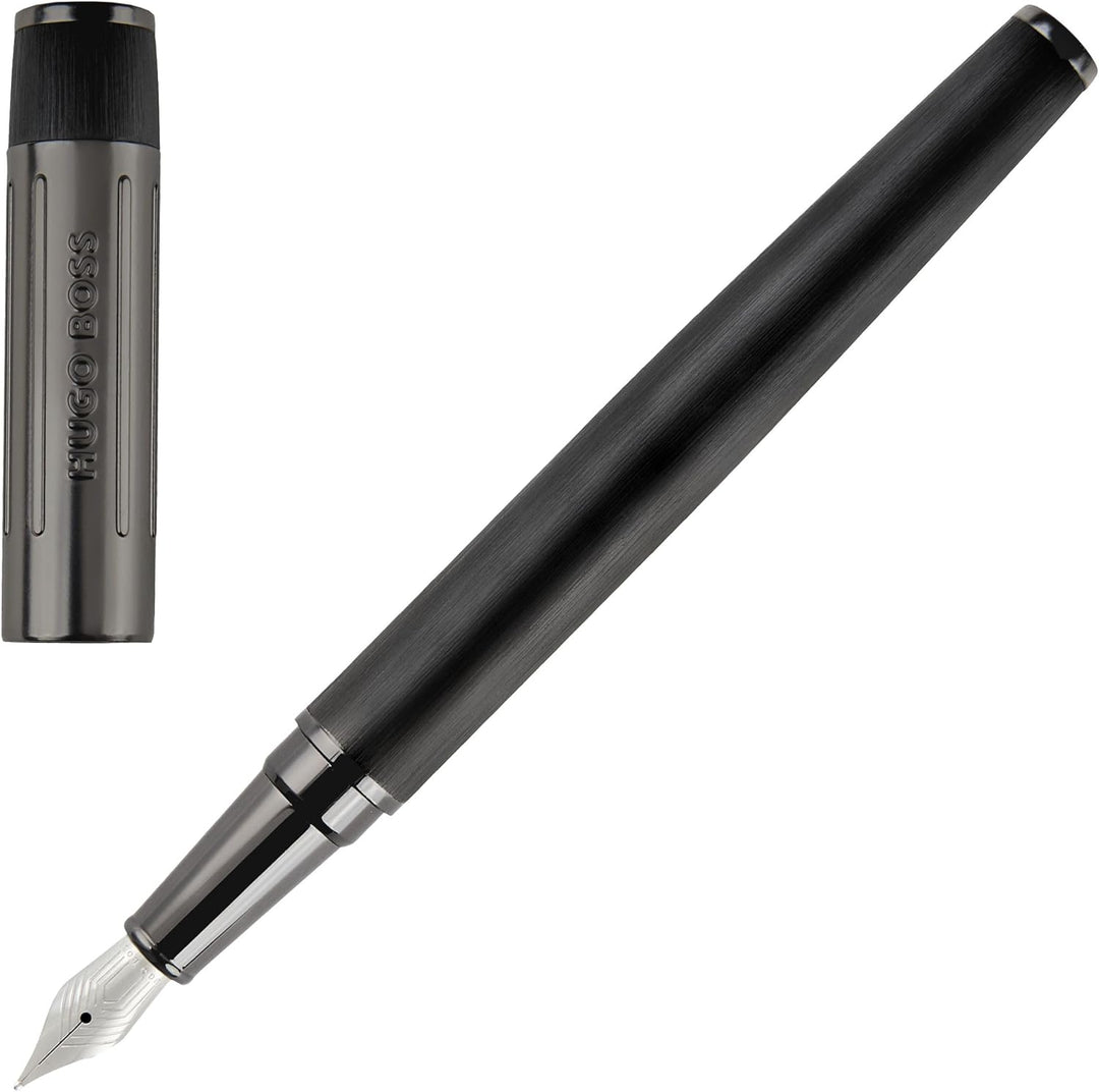 Hugo Boss Gear Ribs Füllfederhalter aus Messing und Aluminium in der Farbe Black, Länge: 13,8cm, Fed