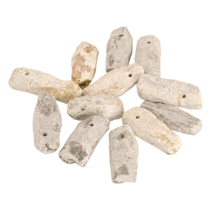 artdee® Speckstein Amulettsteine mit Loch (12 Stück) – handgefertigte Schmuckanhänger aus Speckstein