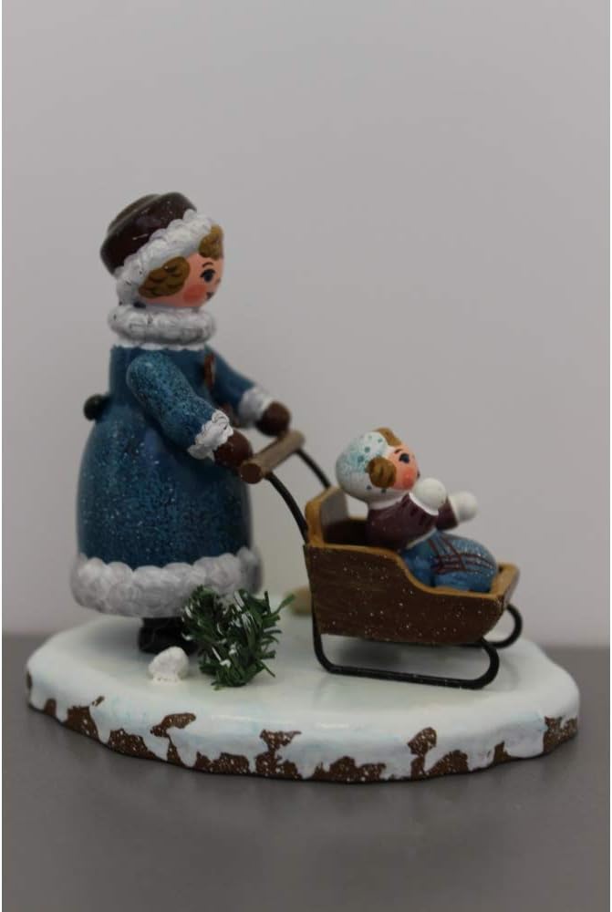 Kleine Figuren & Miniaturen Winterkinder Mädchen mit Kinderschlitten - 7cm - Hubrig Volkskunst