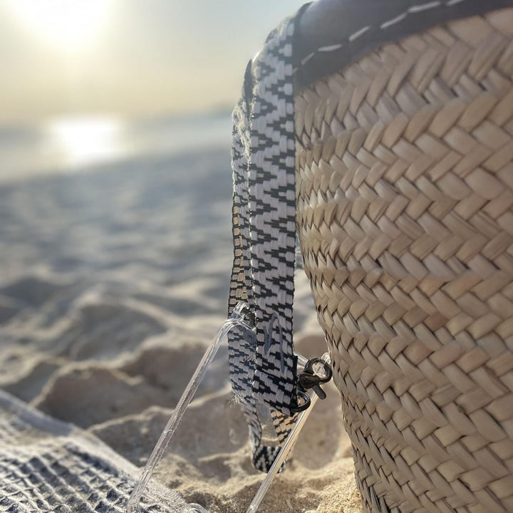 NOOMYA® Premium Fashion Handykette | Set Handyhülle iPhone 15 PRO MAGSAFE & Handyband Midnight Star