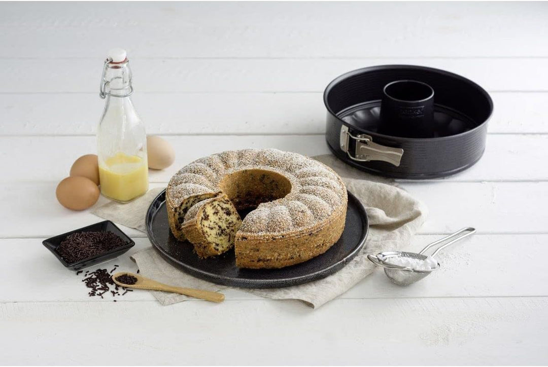 Zenker Springform mit Flach- und Rohrboden Ø 28 cm BLACK METALLIC, Backform mit Antihaftbeschichtung