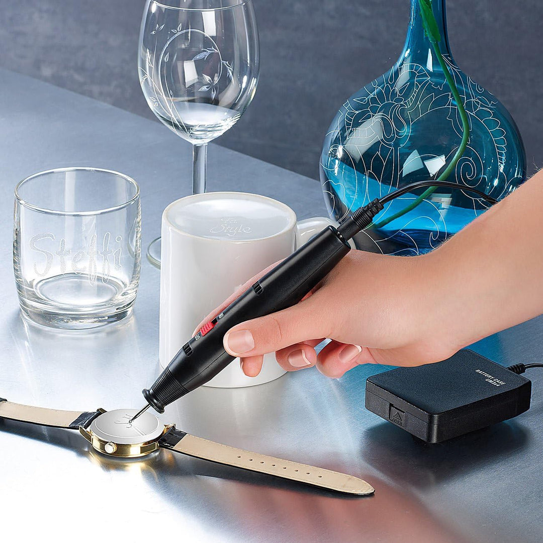 Rosenstein & Söhne Rotweinflasche: Gravur-Set aus Gravurstift mit Diamantspitze und 2in1-Weinflasche