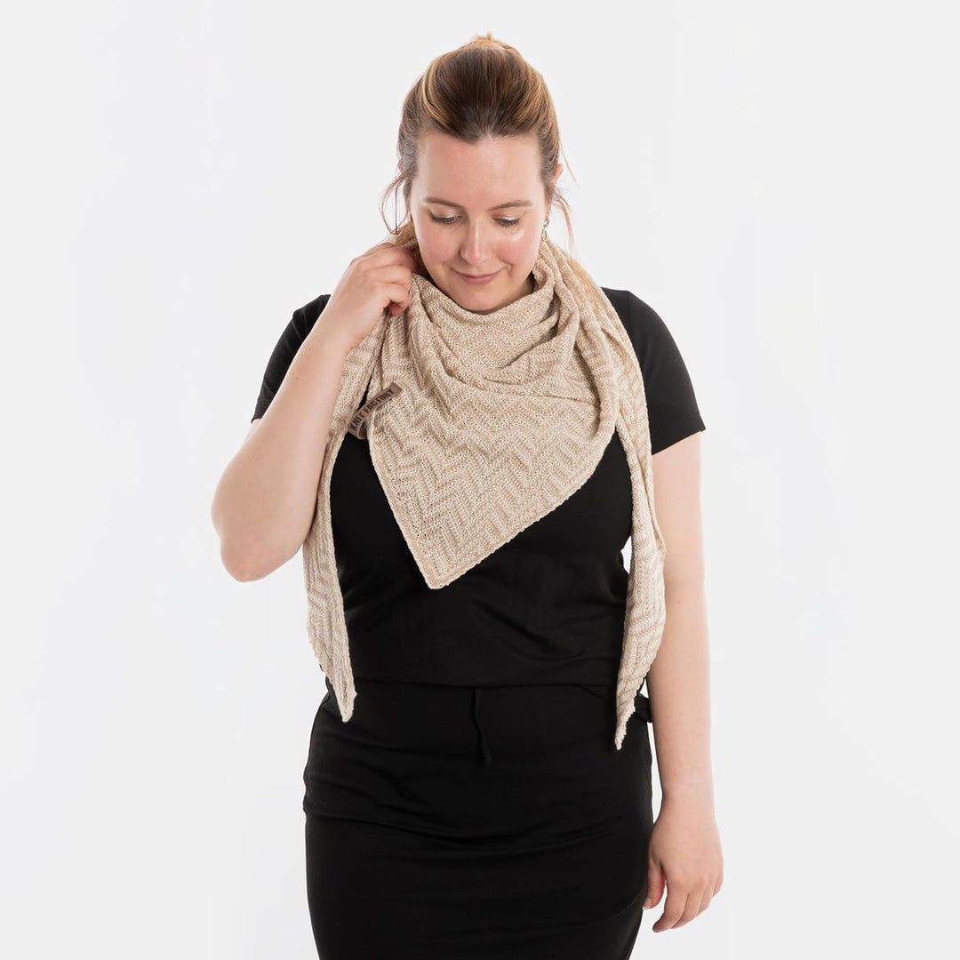 KNIT FACTORY - Dreiecksschal Vera - Damen Strickschal mit Wolle - Umschlagtuch für den Herbst und Wi